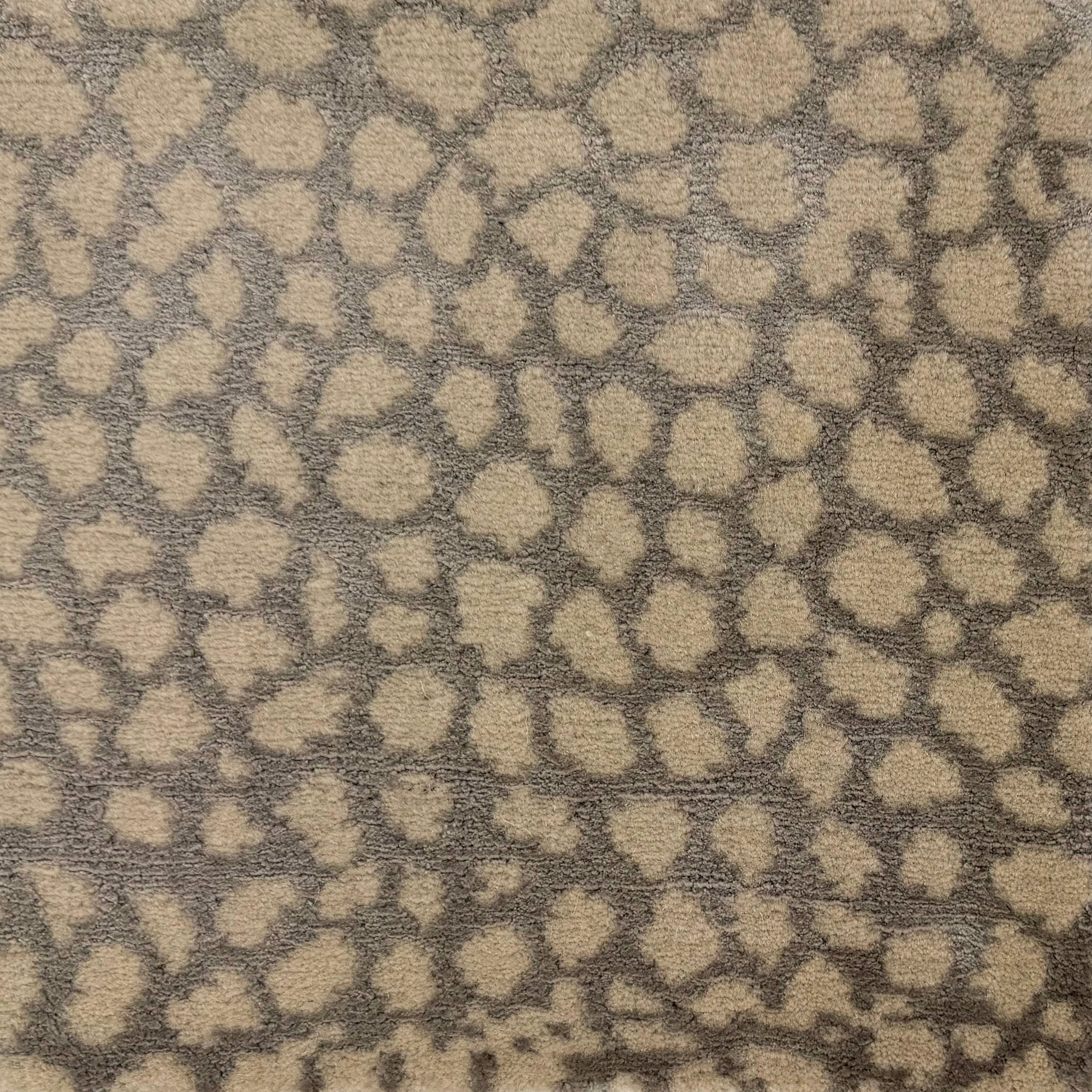 Handknotted rug with abstract animal motif in silver and cream