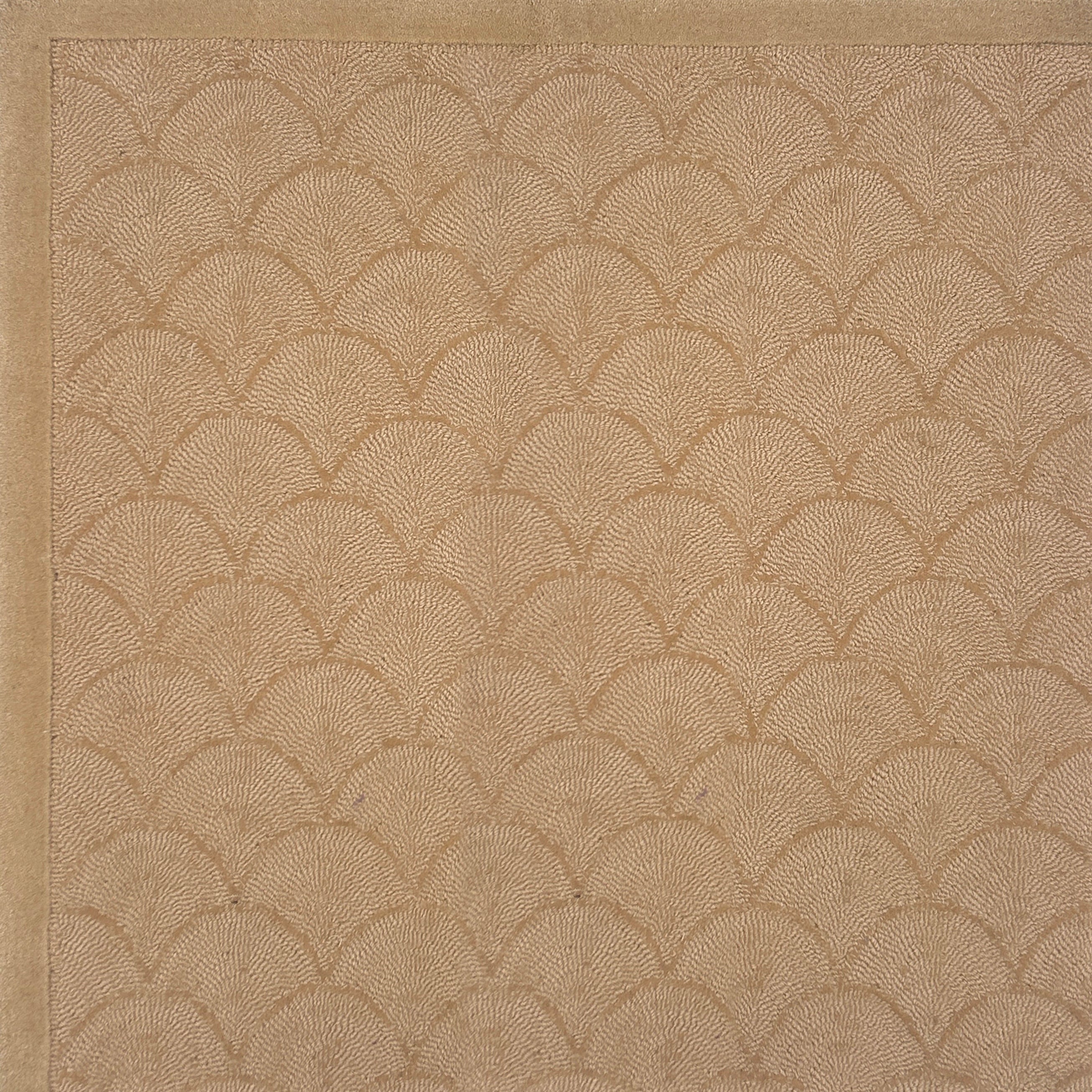 Handtufted rug in soft blush in a shell pattern
