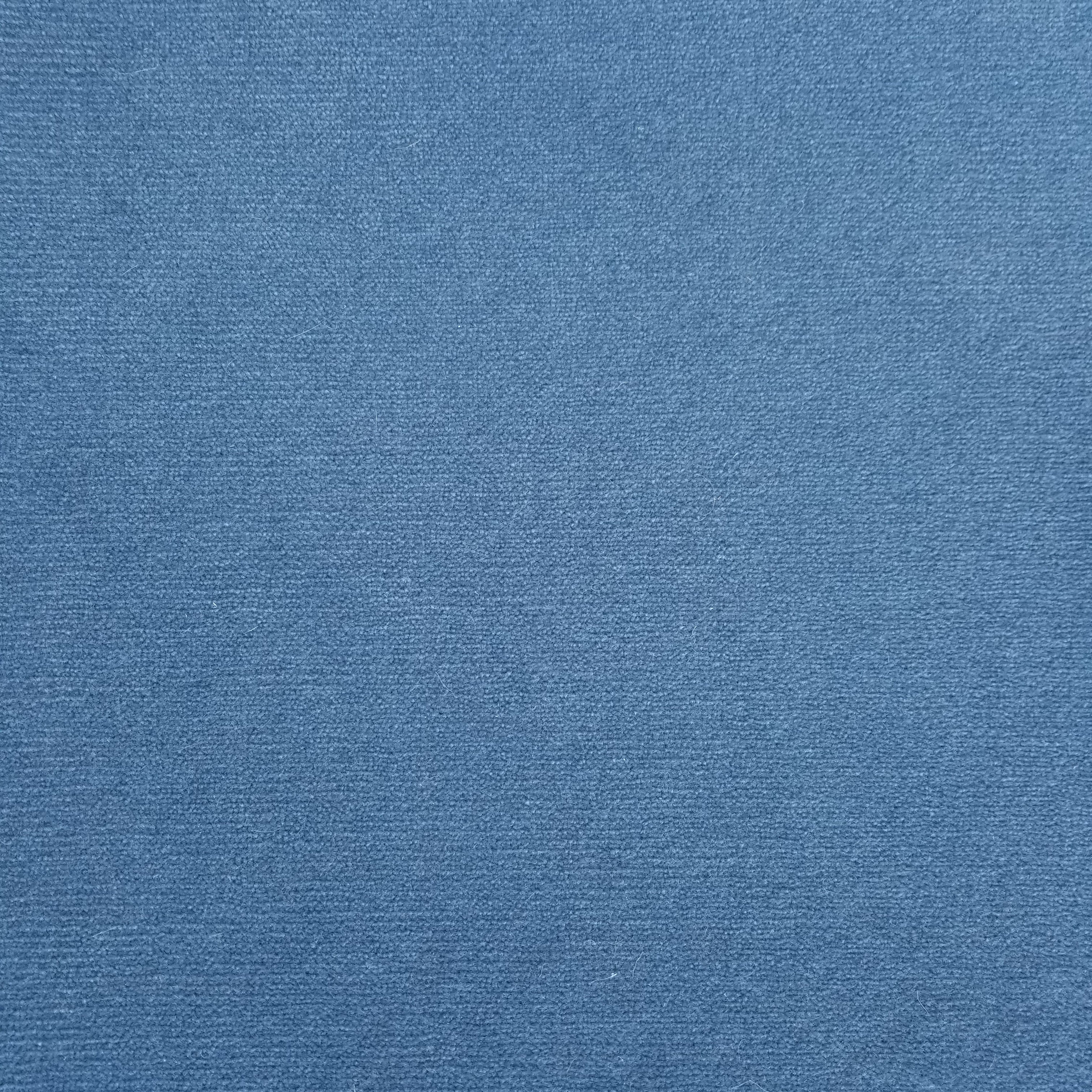 Berlin rug in solid design in sky blue