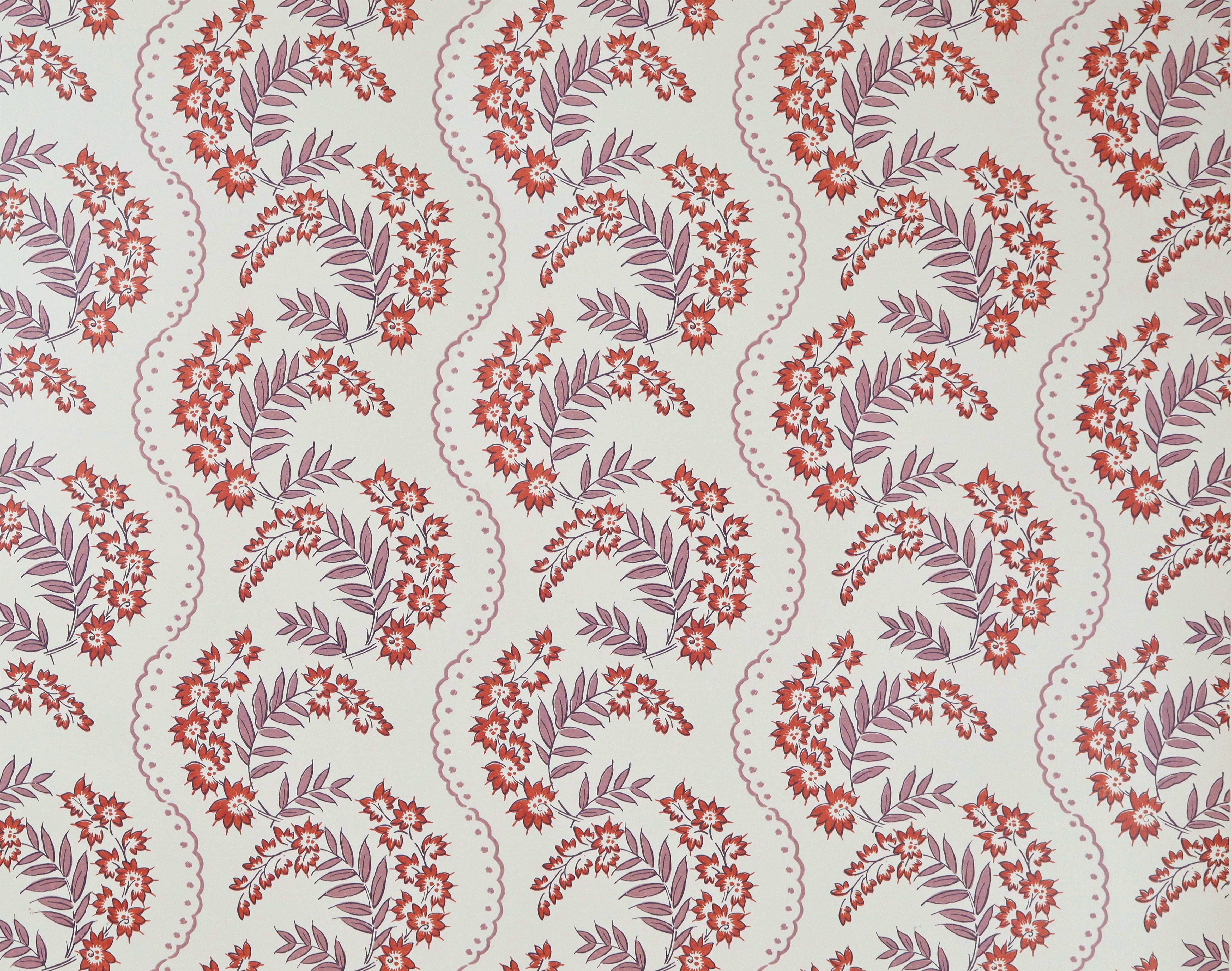 Wallpaper with floral pattern with scrolling stripes in shades of lilac and coral red. 