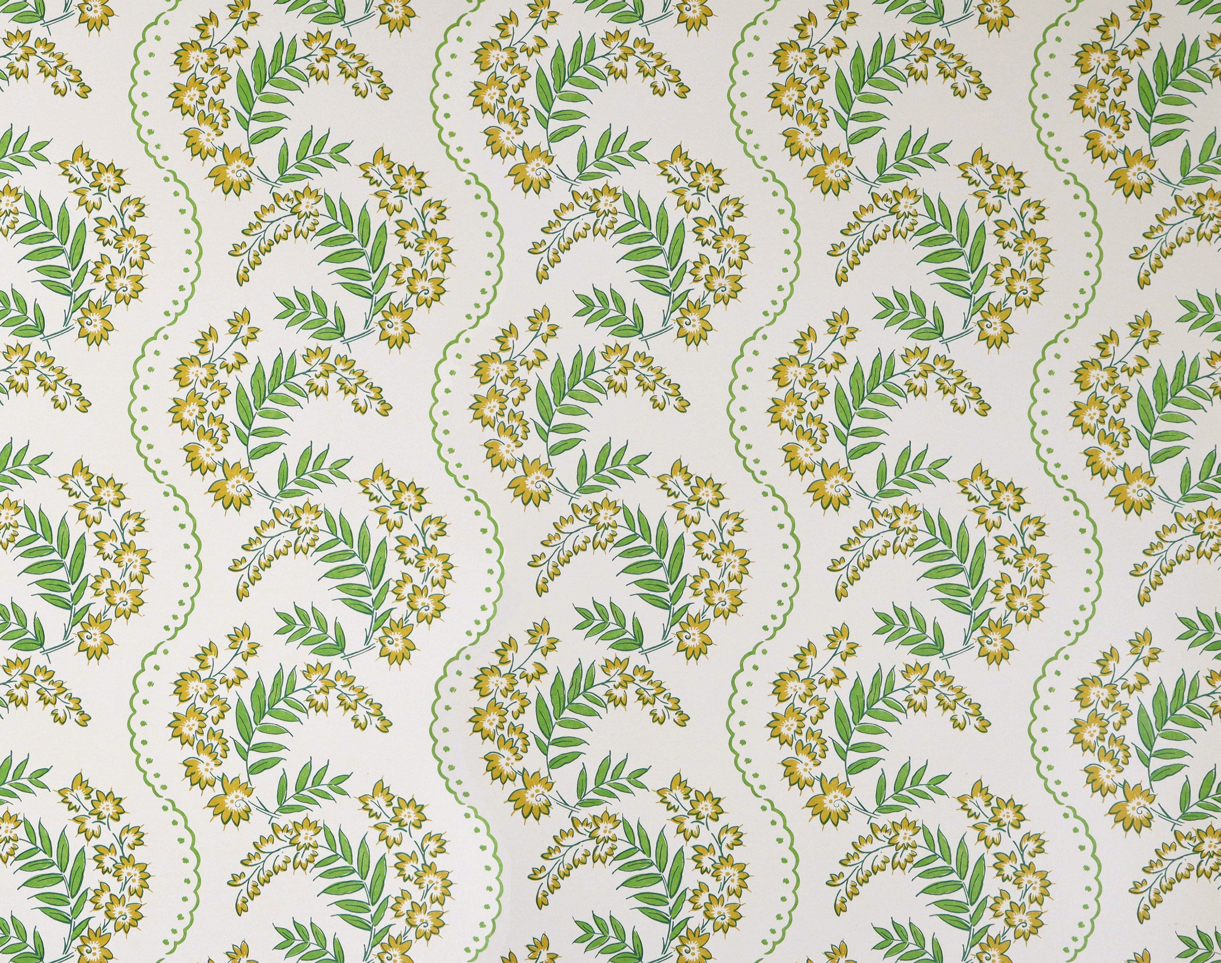 Wallpaper with floral pattern with scrolling stripes in shades of green and yellow. 