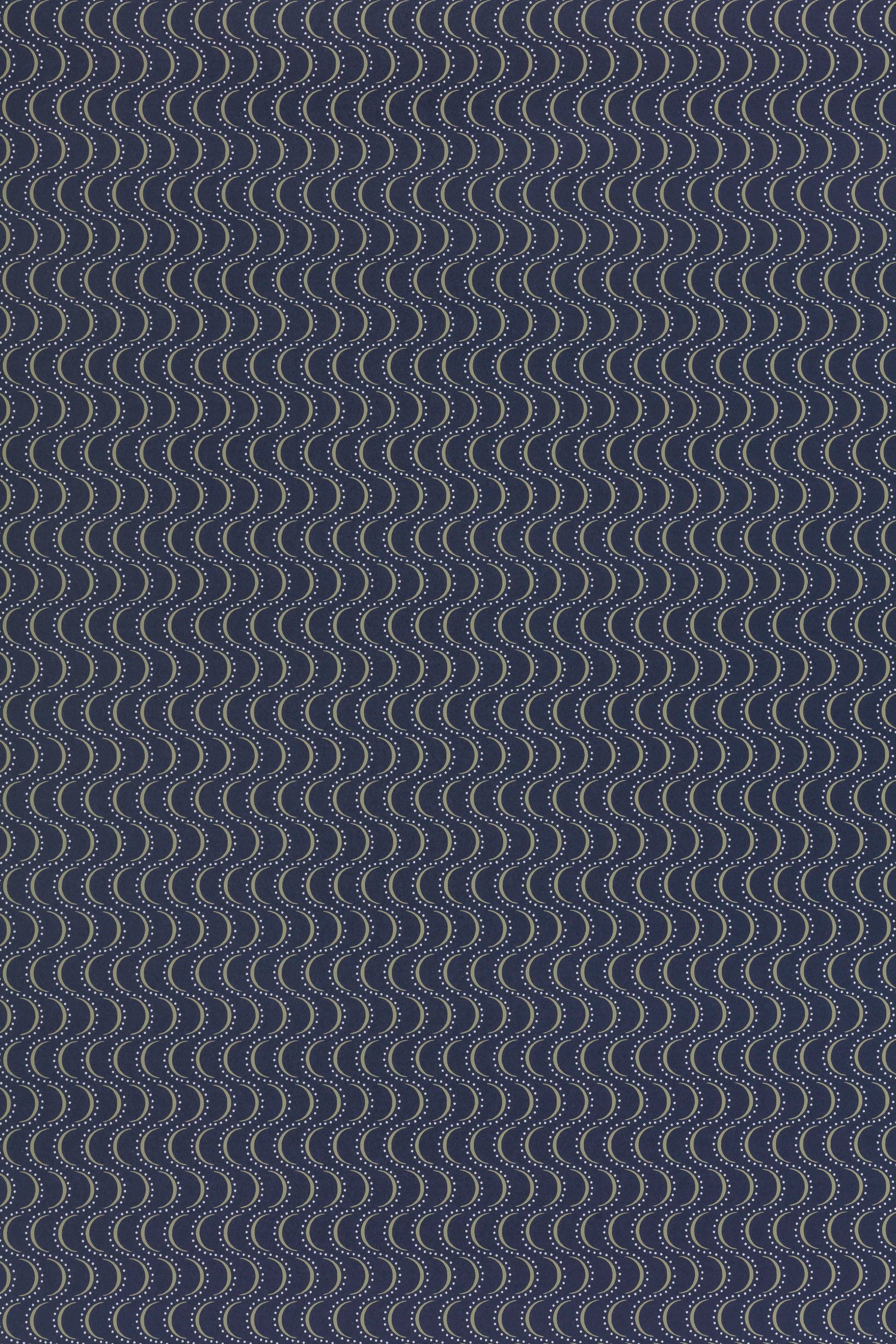 Wallpaper panel in an undulating stripe pattern in white and mustard on a dark navy field.