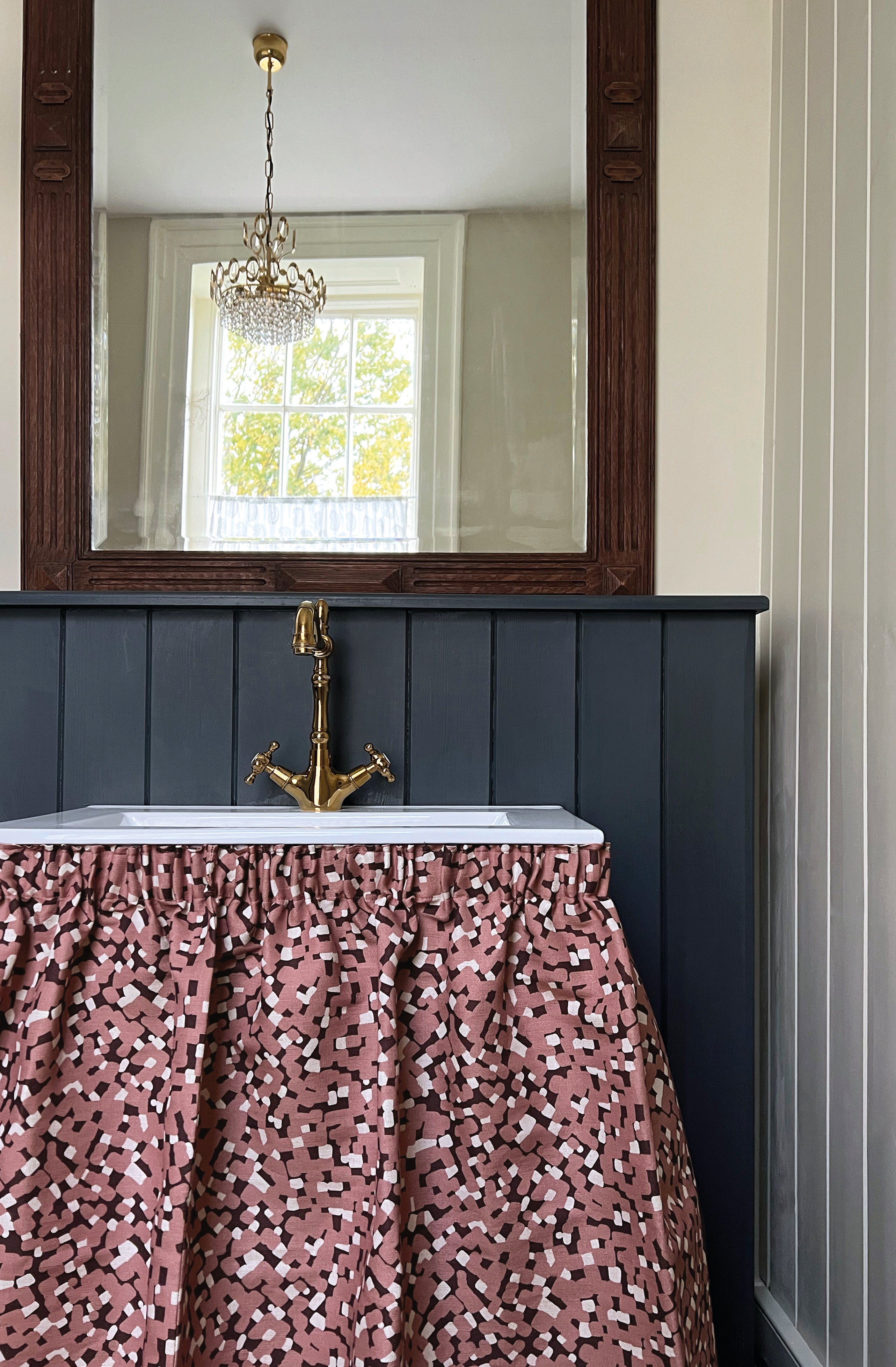 A chabby-chic sink with a ruffled fabric skirt in a playful polka dot print.