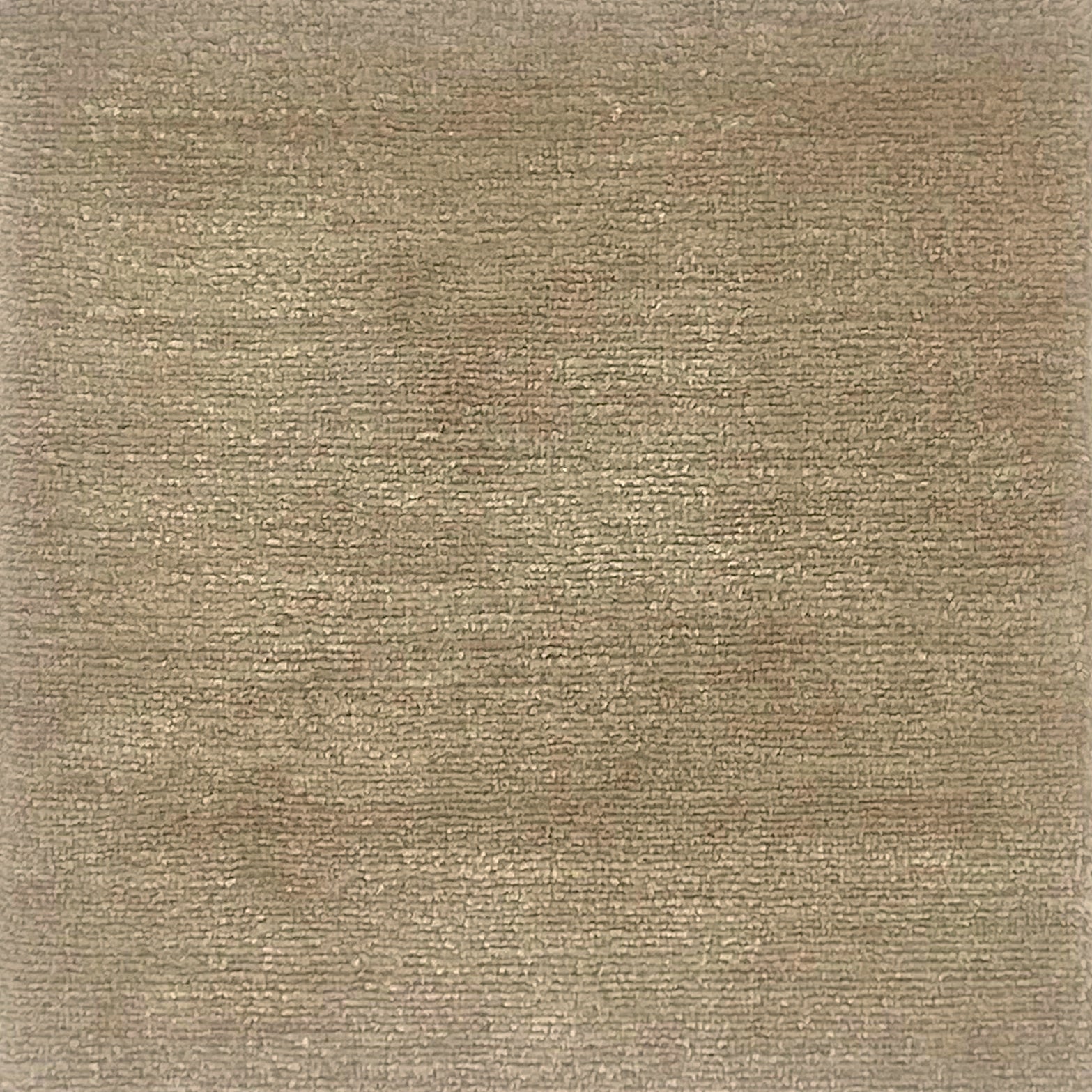 Handknotted rug in pashmina and silk in ecru.