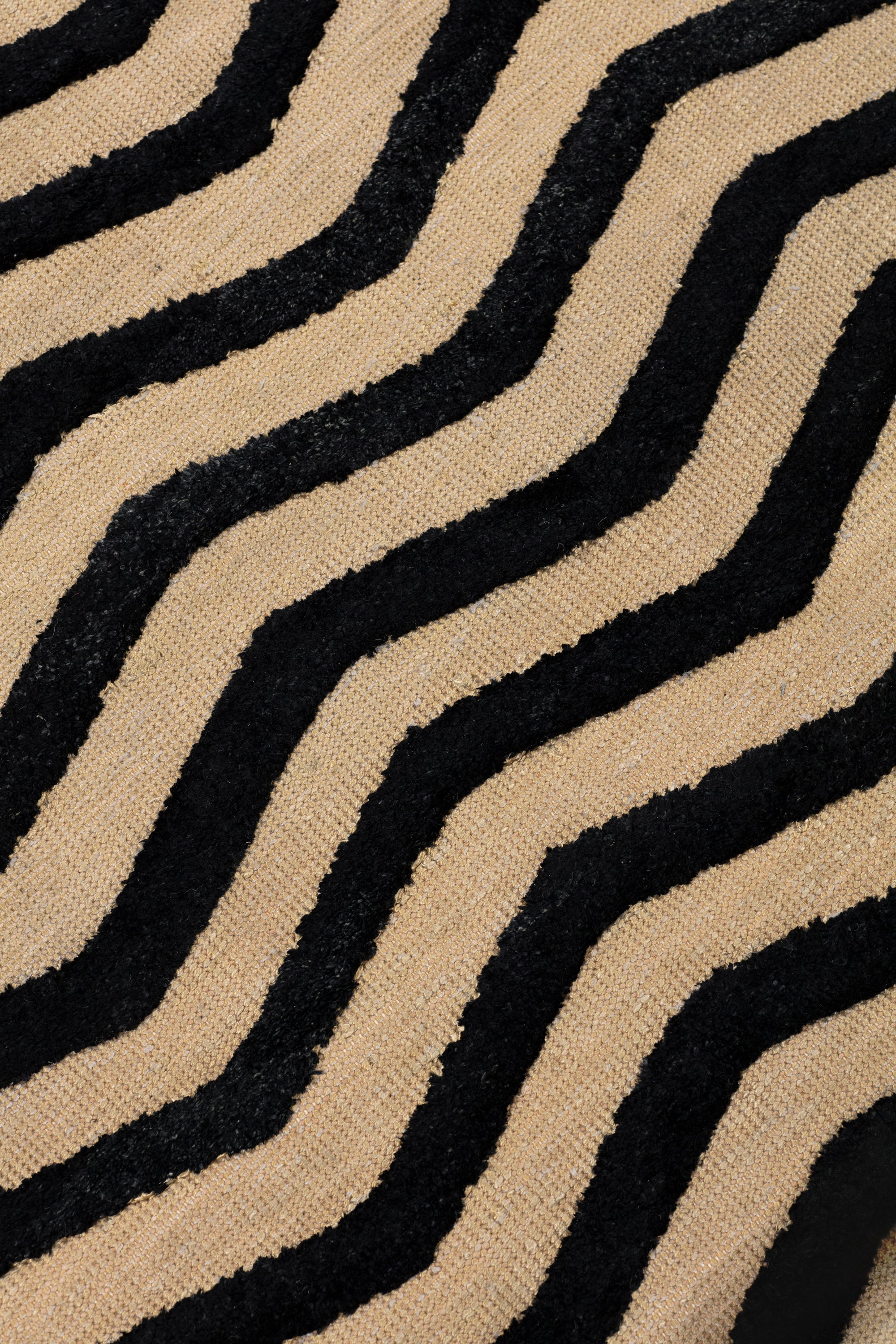Deatil of the Penta Chevron Rug in Onyx-Ivory a black and white chevron pattern. 